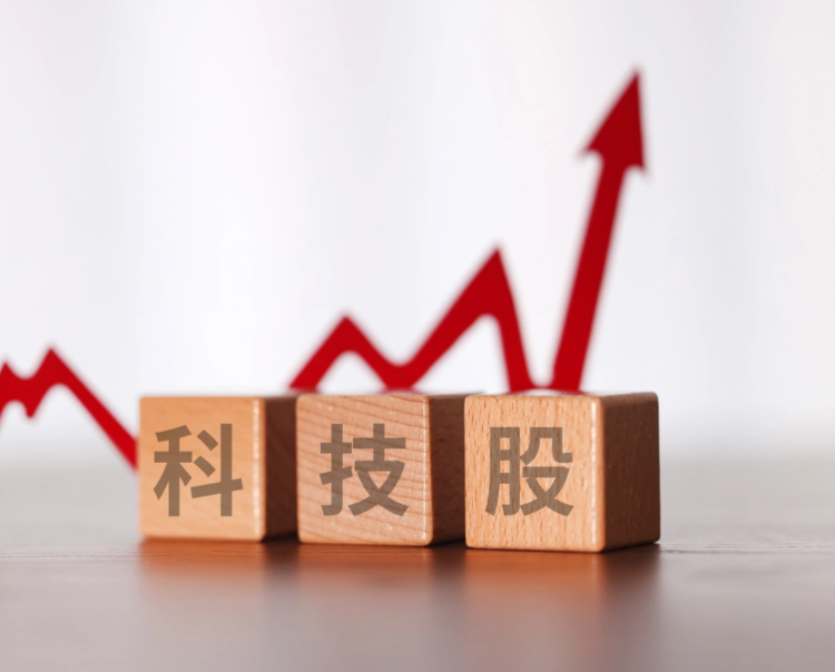 近七成A股公司半年报预喜，科技与周期双